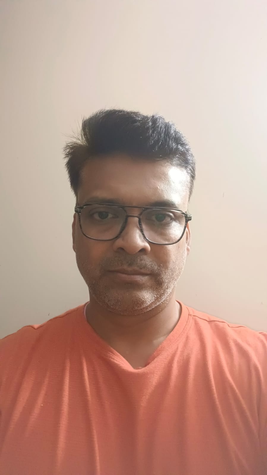 पालम विहार के सी ब्लॉक में टूटा हुआ ओवरहेड टैक पालम विहार के सी ब्लॉक में टूटा हुआ ओवरहेड टैक