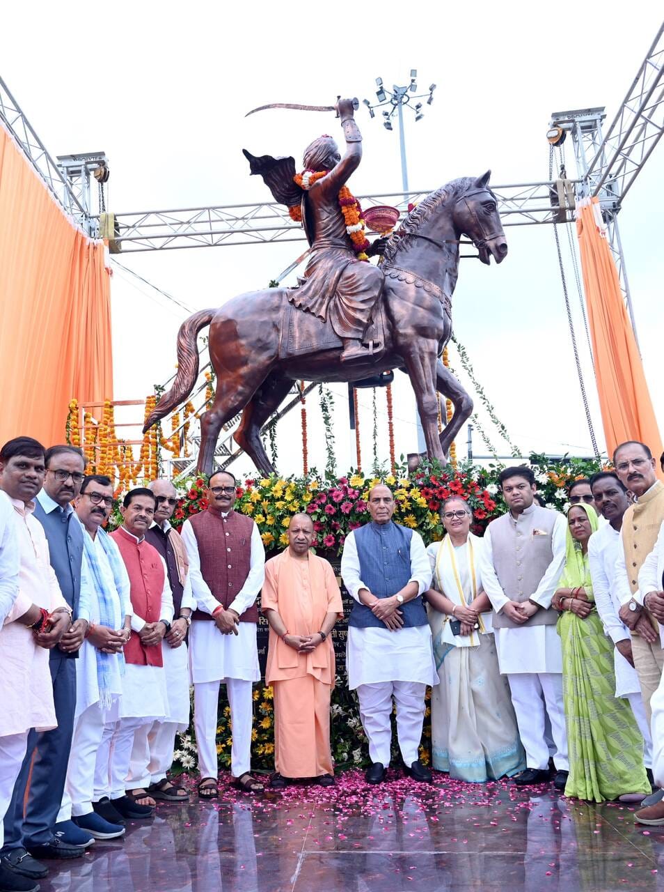 राष्ट्रीय प्ररेणा स्थल में रक्षामंत्री राजनाथ सिंह व सीएम योगी आदित्यनाथ ने वीरांगना अवंतीबाई राष्ट्रीय प्ररेणा स्थल में रक्षामंत्री राजनाथ सिंह व सीएम योगी आदित्यनाथ ने वीरांगना अवंतीबाई