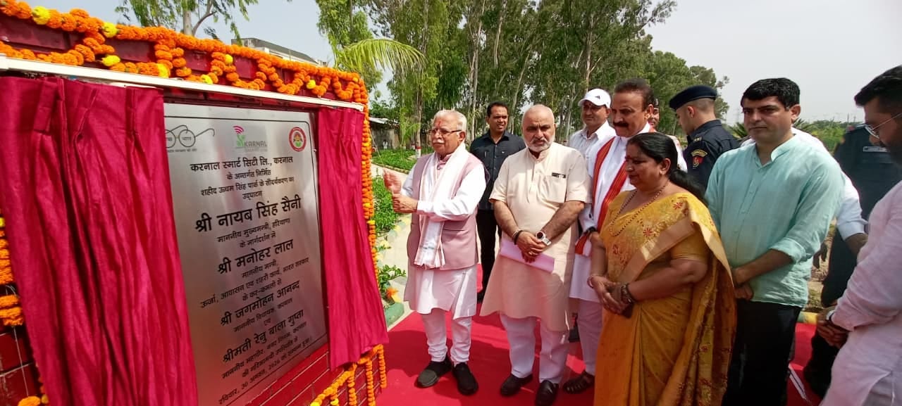 सेक्टर 32 में सामुदायिक केंद्र का उद्घाटन करते केंद्रीय मंत्री मनोहर लाल