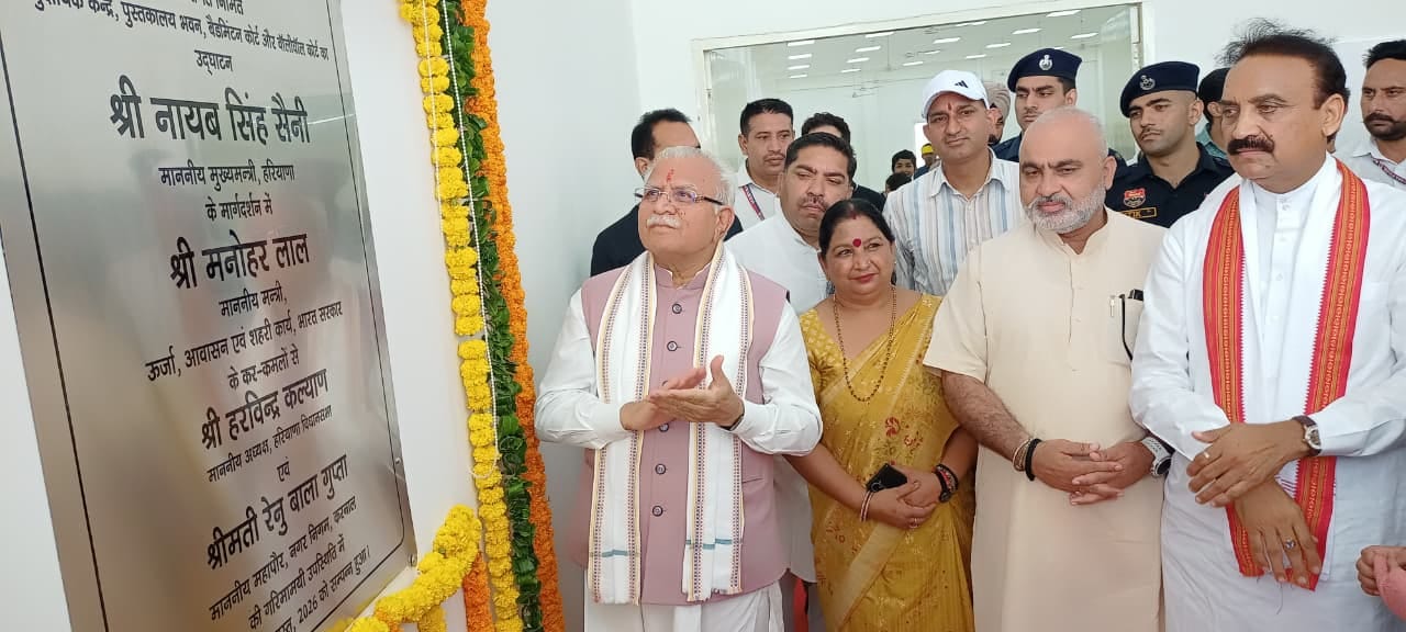 सेक्टर 32 में सामुदायिक केंद्र का उद्घाटन करते केंद्रीय मंत्री मनोहर लाल