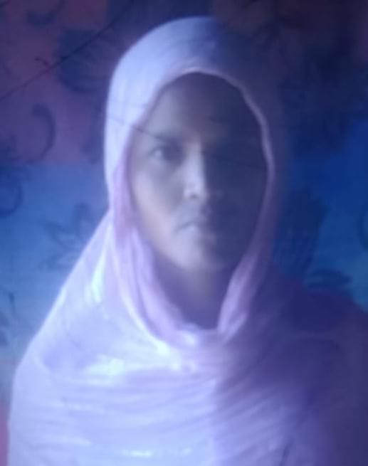 सन्नो व रियाज की फाइल फोटो और क्षतिग्रस्त ऑटो। संवाद