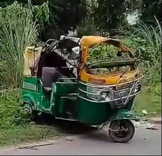 सन्नो व रियाज की फाइल फोटो और क्षतिग्रस्त ऑटो। संवाद