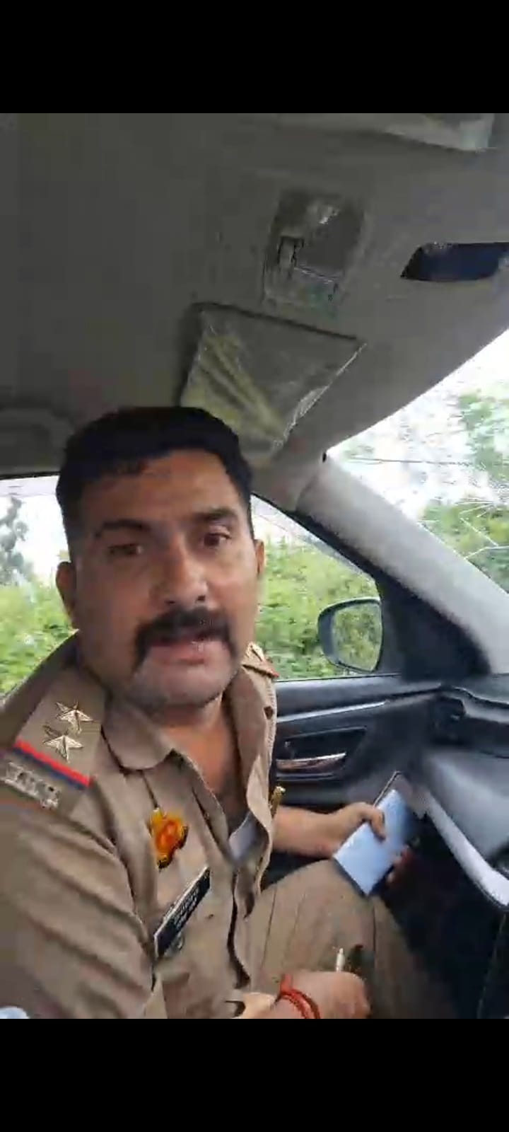 वायरल वीडियो की फुटेज और क्षत्रिग्रस्त कार। वायरल वीडियो की फुटेज और क्षत्रिग्रस्त कार।