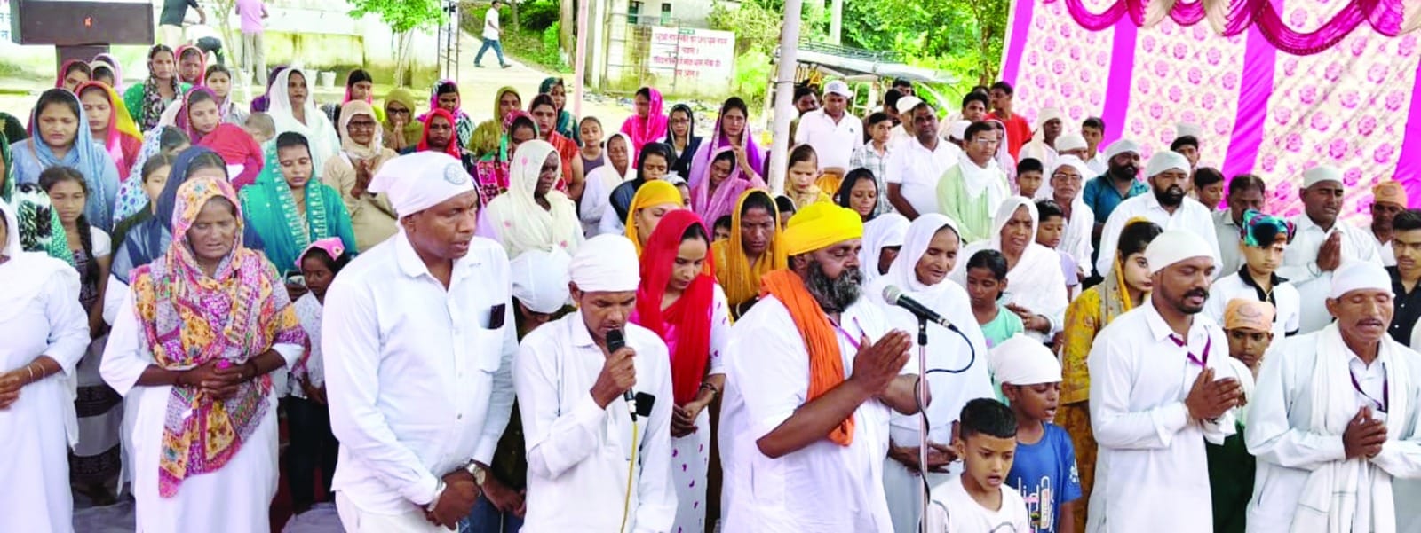 व्यासपुर स्थित आश्रम में सत्संग करतीं साध्वियां। प्रवक्ता व्यासपुर स्थित आश्रम में सत्संग करतीं साध्वियां। प्रवक्ता