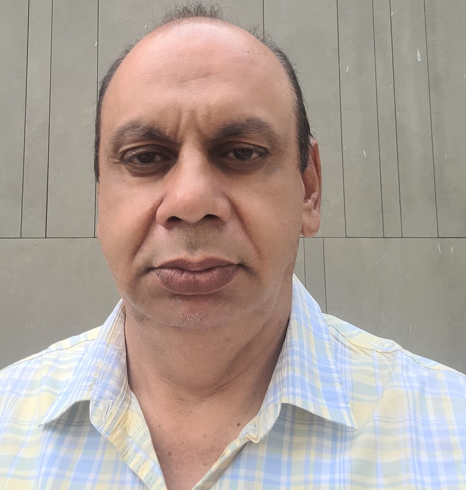 अंबाला छावनी बस अड्डा परिसर में खड़ी हरियाणा रोडवेज की वातानुकूलित बस जिसमें नहीं है कैमरा। संव