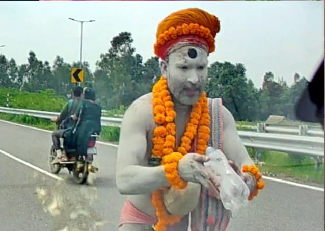 बिजनौर में पकड़े गए मौत का भय दिखाकर ठगी करने वाले आरोपी। संवाद बिजनौर में पकड़े गए मौत का भय दिखाकर ठगी करने वाले आरोपी। संवाद
