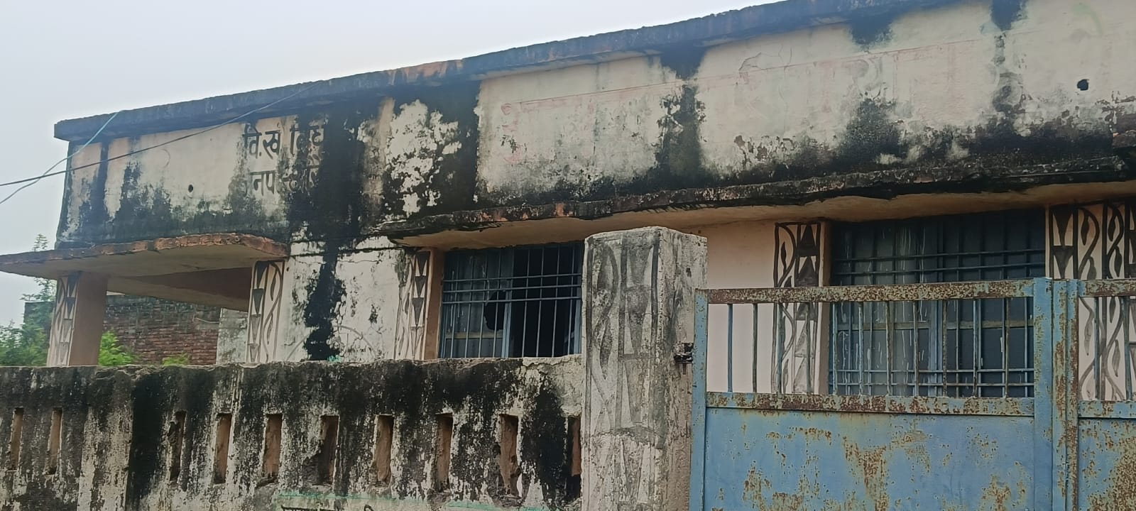 बरौनाकलां आरोग्य मंदिर में मरीज को परामर्श देते सीएचओ अजेंद्र कुमार। संवाद बरौनाकलां आरोग्य मंदिर में मरीज को परामर्श देते सीएचओ अजेंद्र कुमार। संवाद