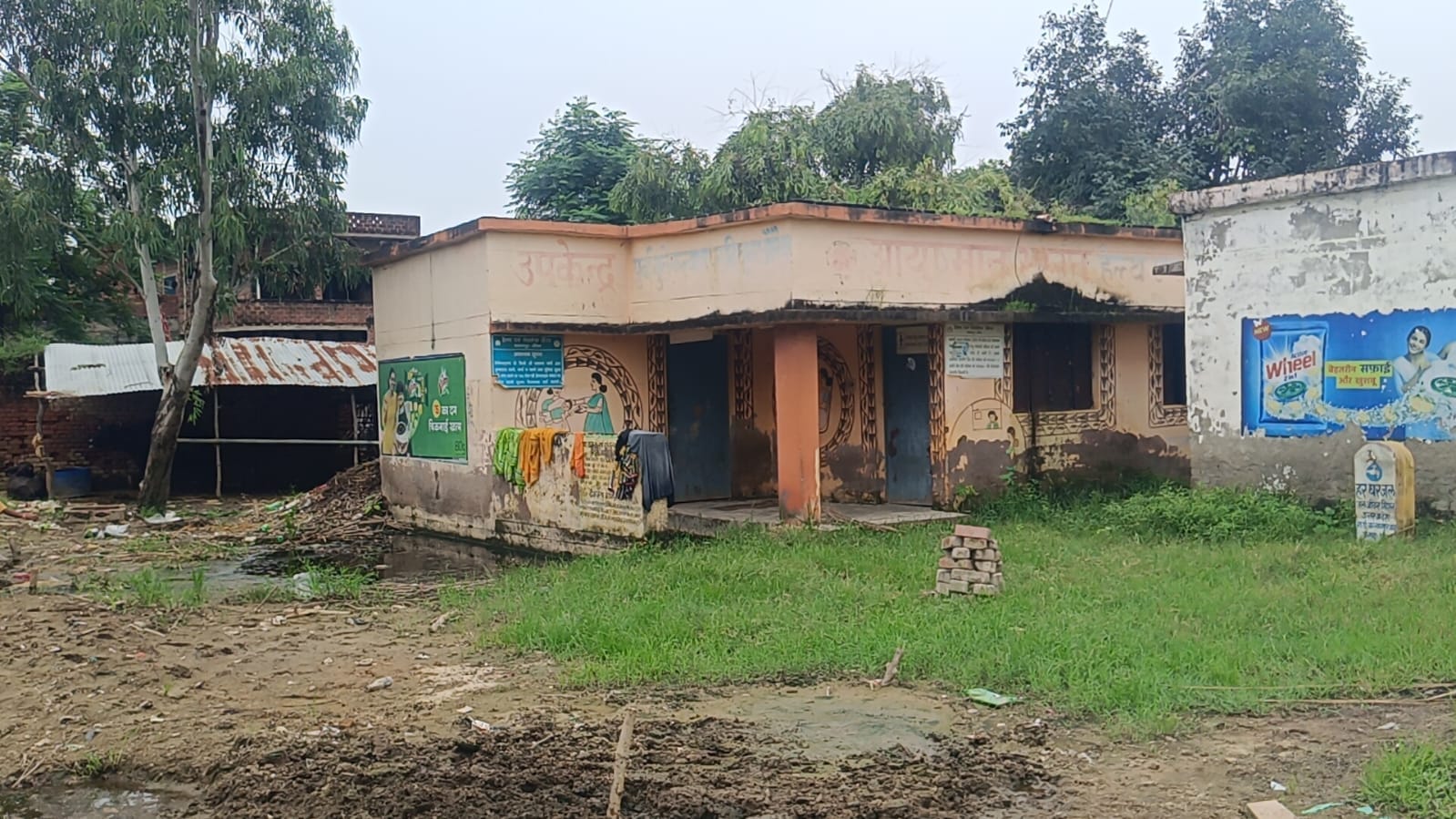 बरौनाकलां आरोग्य मंदिर में मरीज को परामर्श देते सीएचओ अजेंद्र कुमार। संवाद बरौनाकलां आरोग्य मंदिर में मरीज को परामर्श देते सीएचओ अजेंद्र कुमार। संवाद