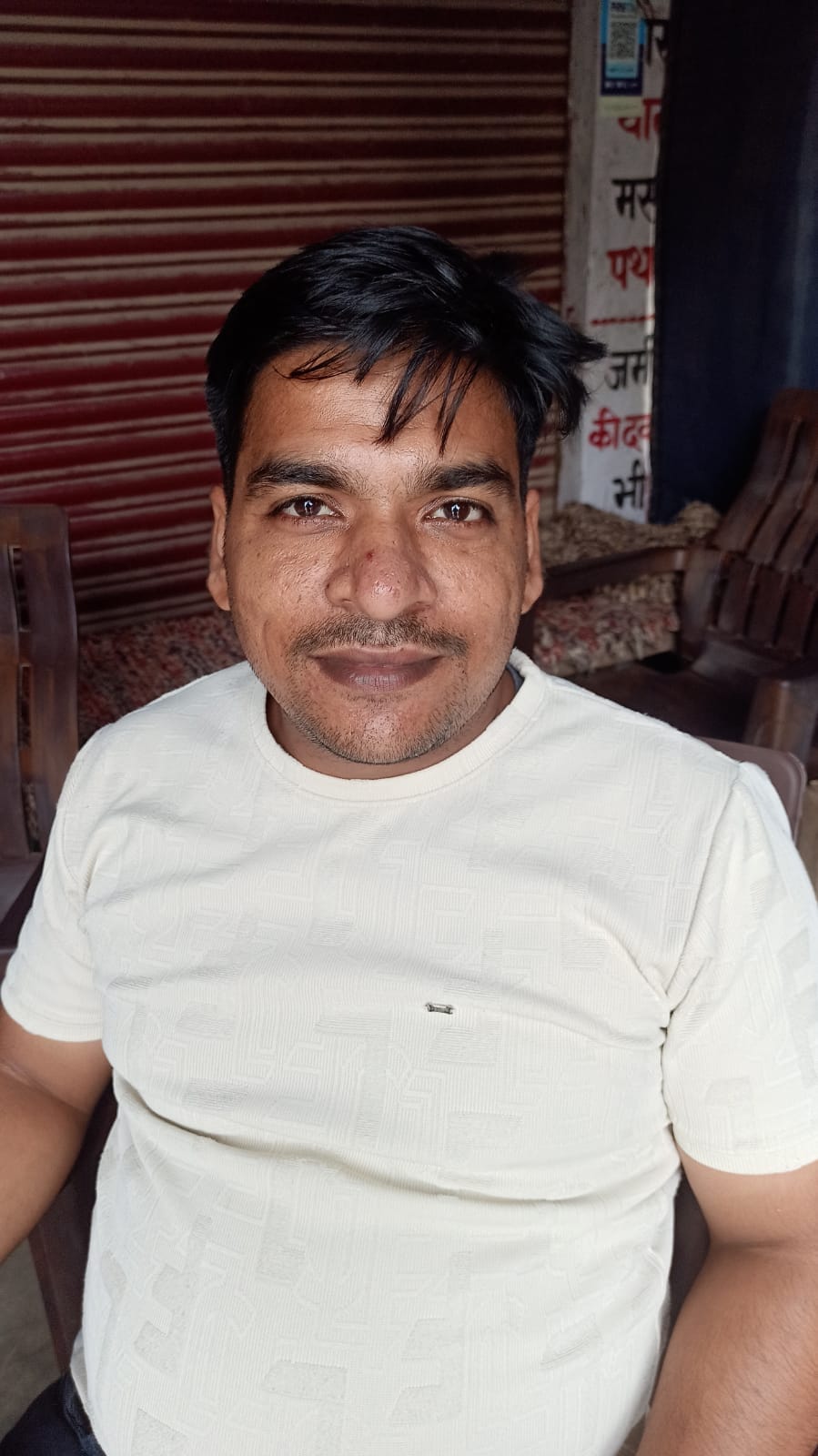 बरौनाकलां आरोग्य मंदिर में मरीज को परामर्श देते सीएचओ अजेंद्र कुमार। संवाद बरौनाकलां आरोग्य मंदिर में मरीज को परामर्श देते सीएचओ अजेंद्र कुमार। संवाद