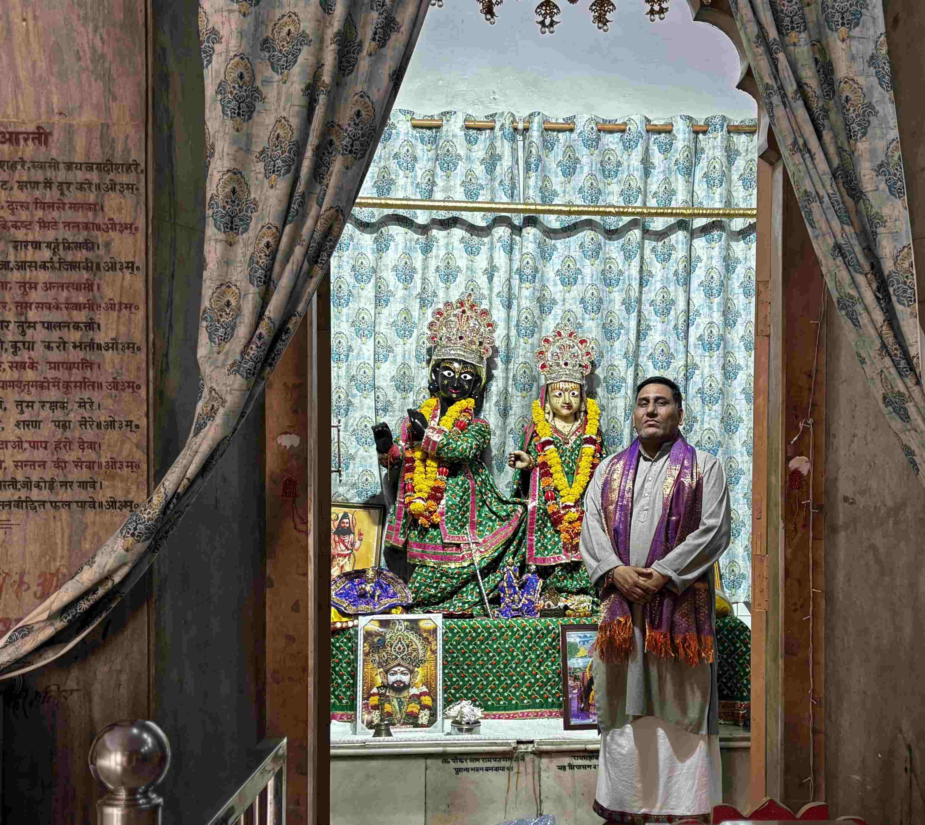 -फोटो 94 : शहर के मेन बाजार में स्थित 300 साल पुराना मुरली मनोहर मंदिर। संवाद -फोटो 94 : शहर के मेन बाजार में स्थित 300 साल पुराना मुरली मनोहर मंदिर। संवाद