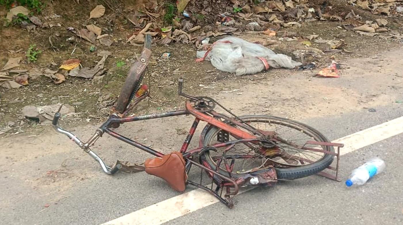 घायल छात्रा रिचा की हालत देख रोता छोटा भाई। स्रोत: वीडियो ग्रैव घायल छात्रा रिचा की हालत देख रोता छोटा भाई। स्रोत: वीडियो ग्रैव