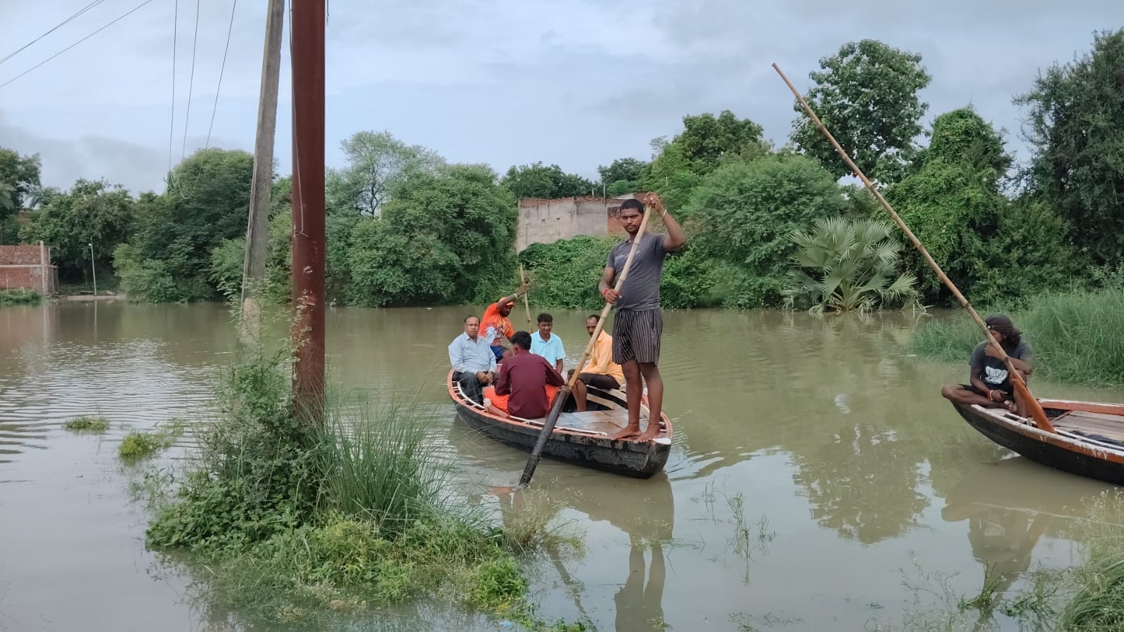 खेतों तक पहुंचा बाढ़ का पानी, सीखड़ में डूबी सब्जियों के खेत।- संवाद। खेतों तक पहुंचा बाढ़ का पानी, सीखड़ में डूबी सब्जियों के खेत।- संवाद।