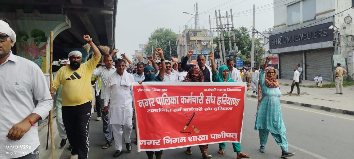 नगर निगम के देवीलाल कांप्लेक्स भवन पर लगा ताला। संवाद नगर निगम के देवीलाल कांप्लेक्स भवन पर लगा ताला। संवाद