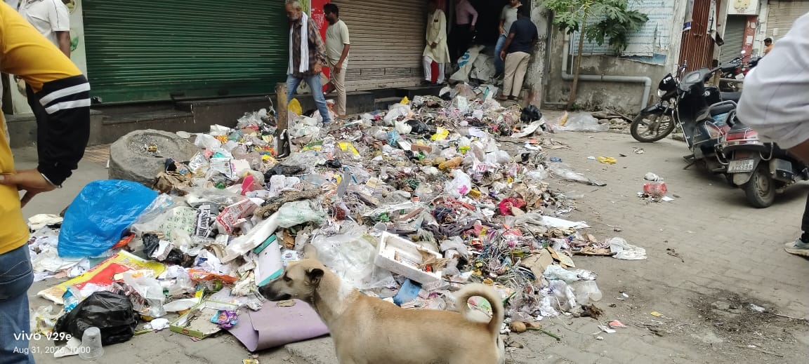 नगर निगम के देवीलाल कांप्लेक्स भवन पर लगा ताला। संवाद नगर निगम के देवीलाल कांप्लेक्स भवन पर लगा ताला। संवाद
