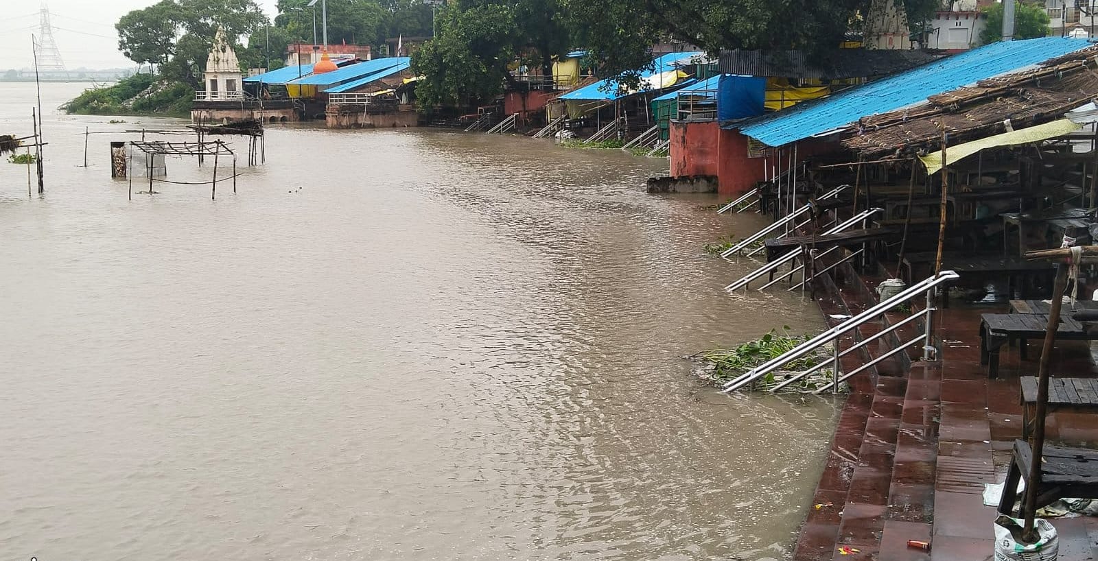 सोमवार को सुबह हुई जोरदार बारिश। संवाद