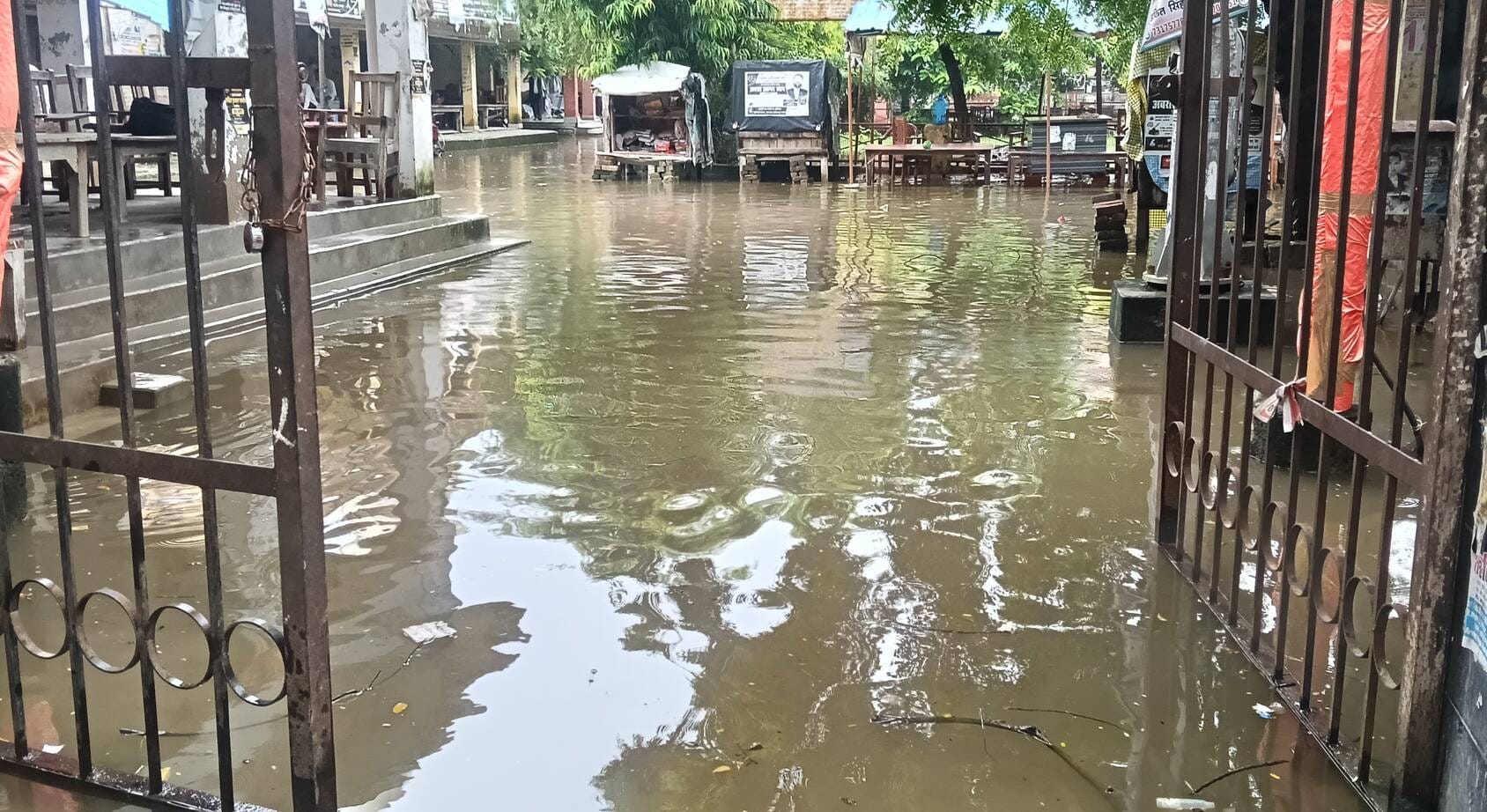 सोमवार को सुबह हुई जोरदार बारिश। संवाद