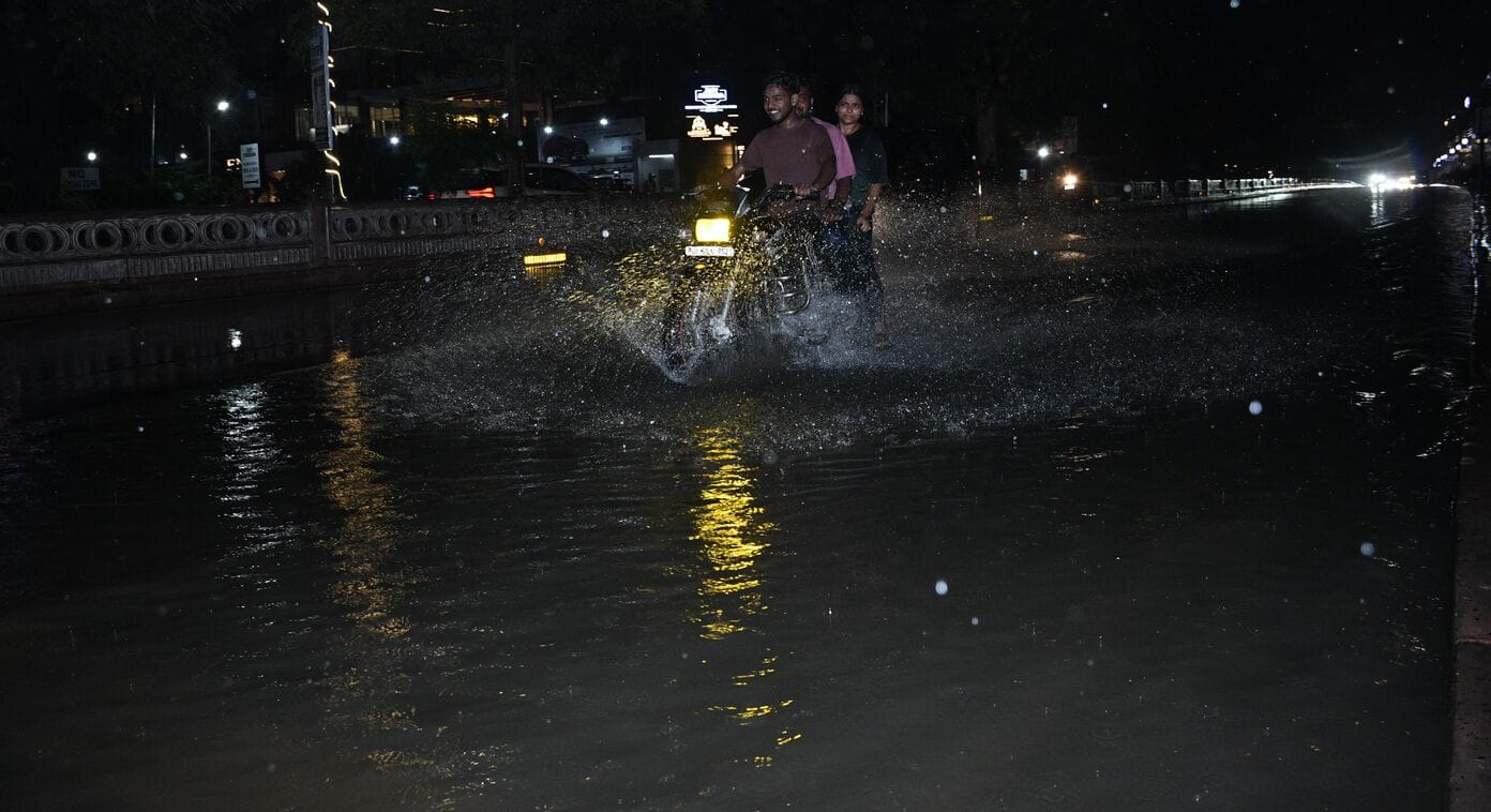 शहर में बारिश के बाद हुआ जलभराव। शहर में बारिश के बाद हुआ जलभराव।