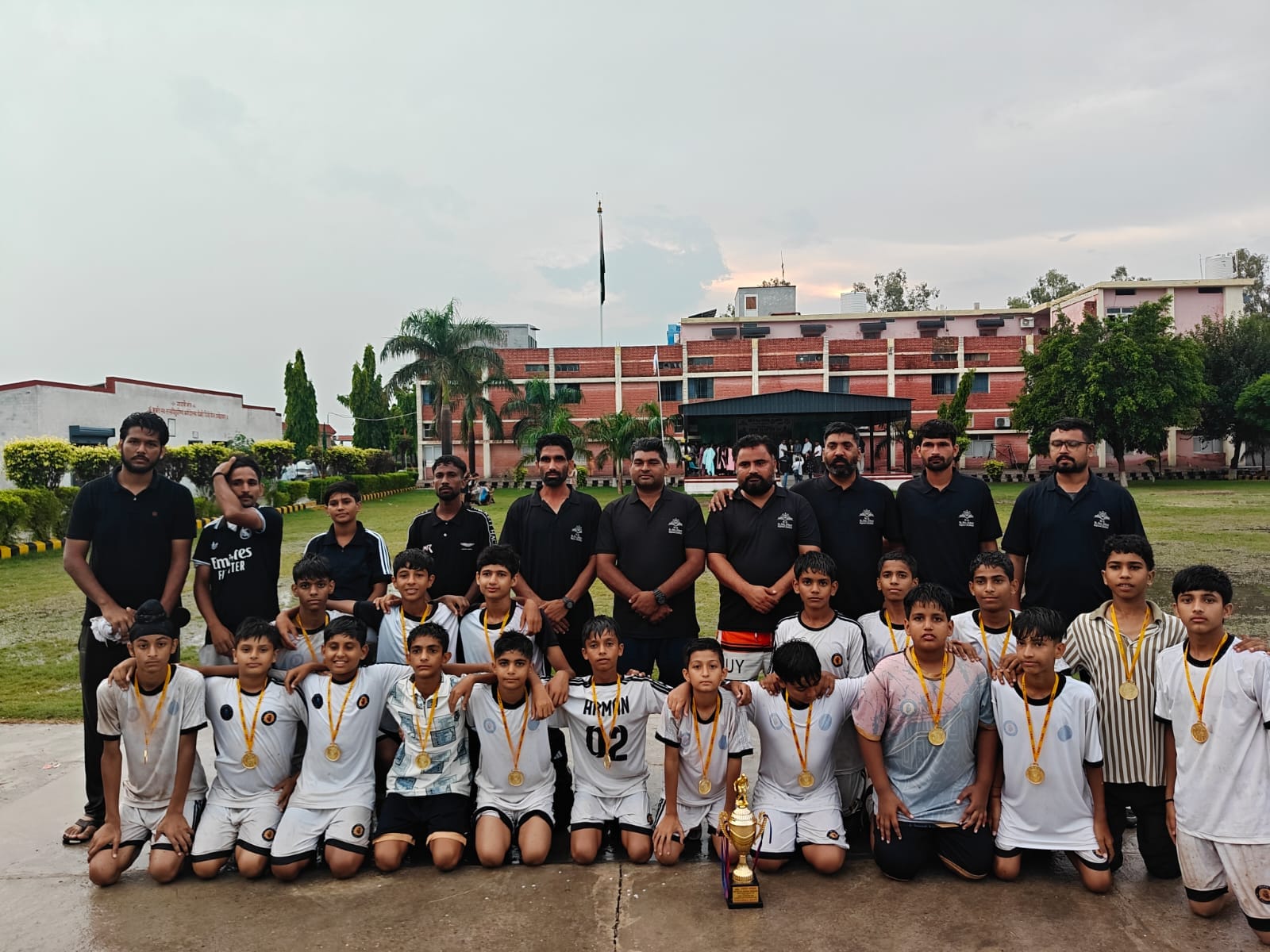 उपलब्धि हासिल कर राष्ट्रीय टीम में जगह बनाने वाले फुटबॉल खिलाड़ी व कोच। विज्ञप्ति उपलब्धि हासिल कर राष्ट्रीय टीम में जगह बनाने वाले फुटबॉल खिलाड़ी व कोच। विज्ञप्ति