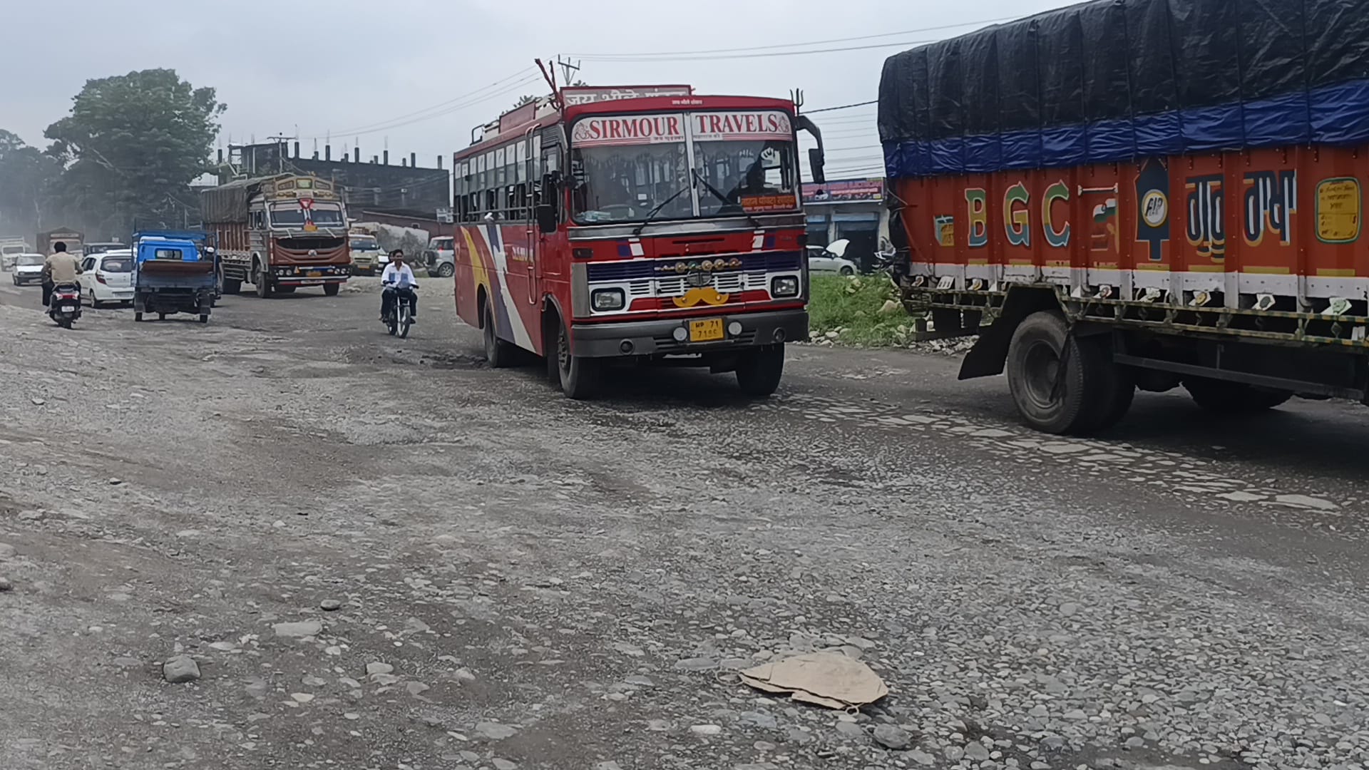 उत्तराखंड-हिमाचल को जोड़ने वाले एनएच -07पर भूप पूर में निर्माणाधीन चौक हादसों का नया ब्लैक स्पॉ उत्तराखंड-हिमाचल को जोड़ने वाले एनएच -07पर भूप पूर में निर्माणाधीन चौक हादसों का नया ब्लैक स्पॉ