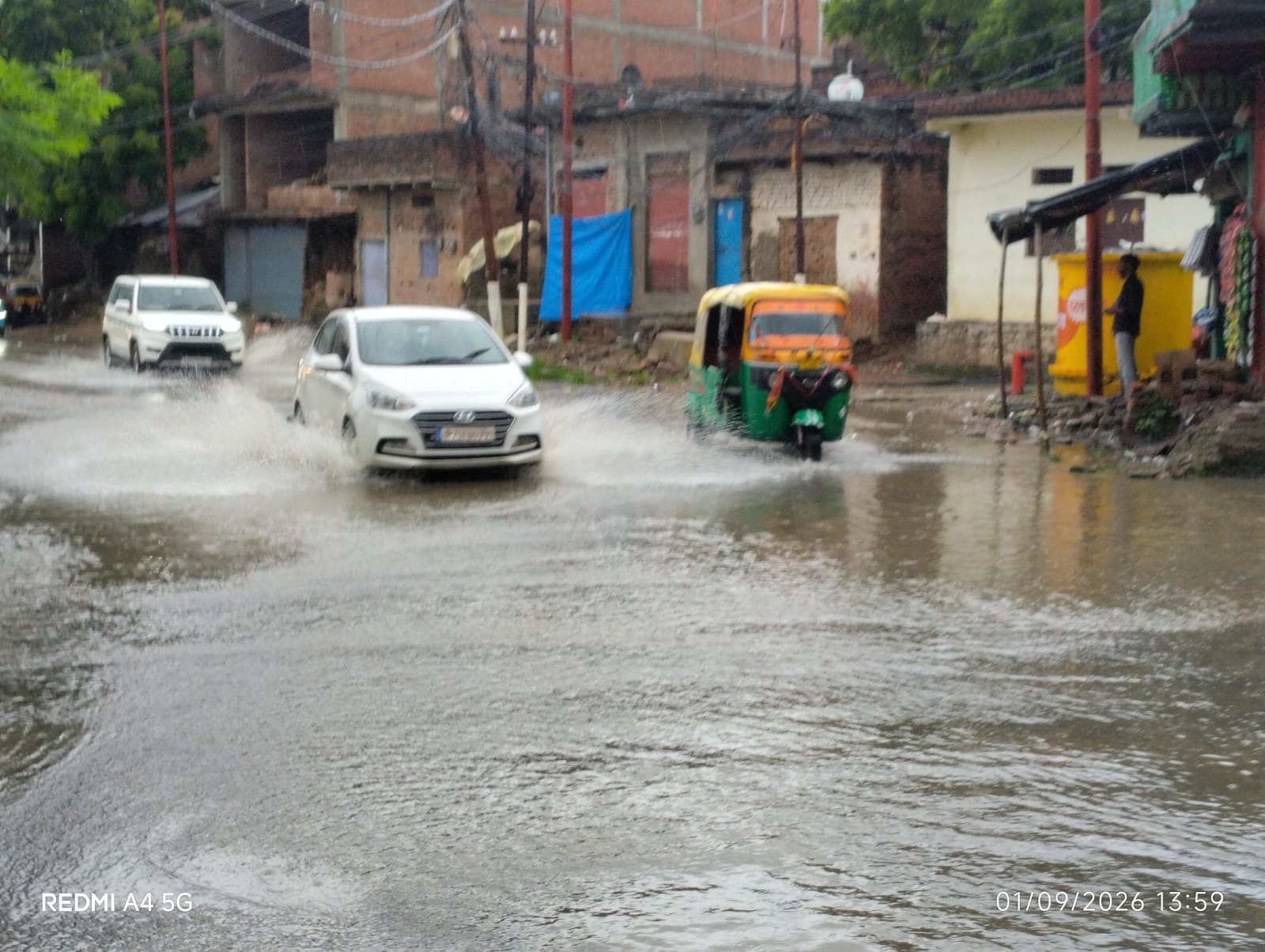 भारी बारिश में ड्रमंडगंज देवघाट मार्ग पर डूबा टेसुआ नाले का रपटा।- संवाद। भारी बारिश में ड्रमंडगंज देवघाट मार्ग पर डूबा टेसुआ नाले का रपटा।- संवाद।