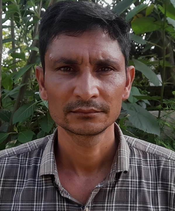 बास्टा क्षेत्र के गांव अहरौला में पशुओं में लंपी स्किन बीमारी की खबर के साथ गांववासी लोकेंद्र स बास्टा क्षेत्र के गांव अहरौला में पशुओं में लंपी स्किन बीमारी की खबर के साथ गांववासी लोकेंद्र स