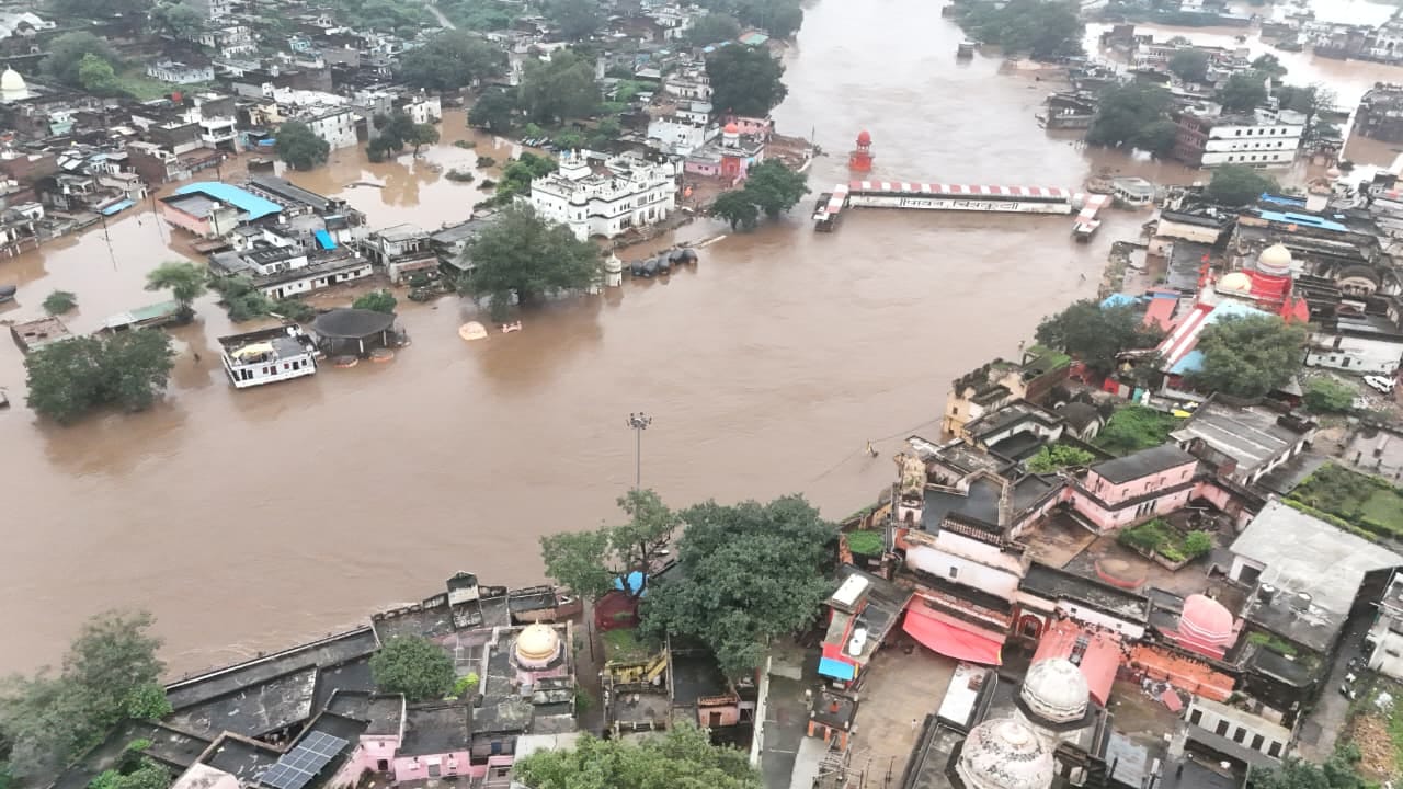 फोटो 01 सीकेटीपी 10 रामघाट में बाढ़ के बाद की स्थिति। संवाद
