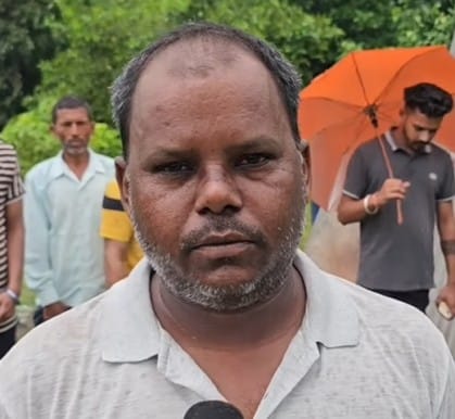 गुलाबनगर के श्मशान घाट में चिता के ऊपर डाला गया टीन का शेड व रखे ड्रम। संवाद गुलाबनगर के श्मशान घाट में चिता के ऊपर डाला गया टीन का शेड व रखे ड्रम। संवाद