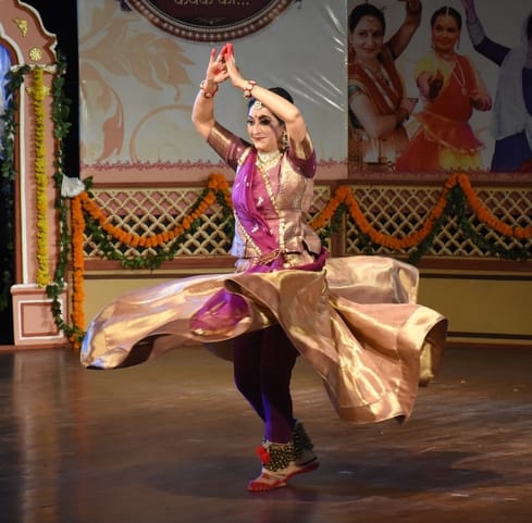 घुंघरुओं की खनक और कथक के रंगों से यादगार बना नमन समारोह