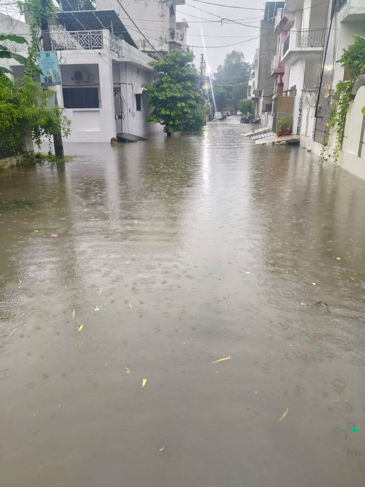 खकरा नदी में उफान के बाद जलमग्न हुआ न्यूरिया-रामपुर बौरख मार्ग का रपटा पुल, दूर तक पानी में डूब खकरा नदी में उफान के बाद जलमग्न हुआ न्यूरिया-रामपुर बौरख मार्ग का रपटा पुल, दूर तक पानी में डूब