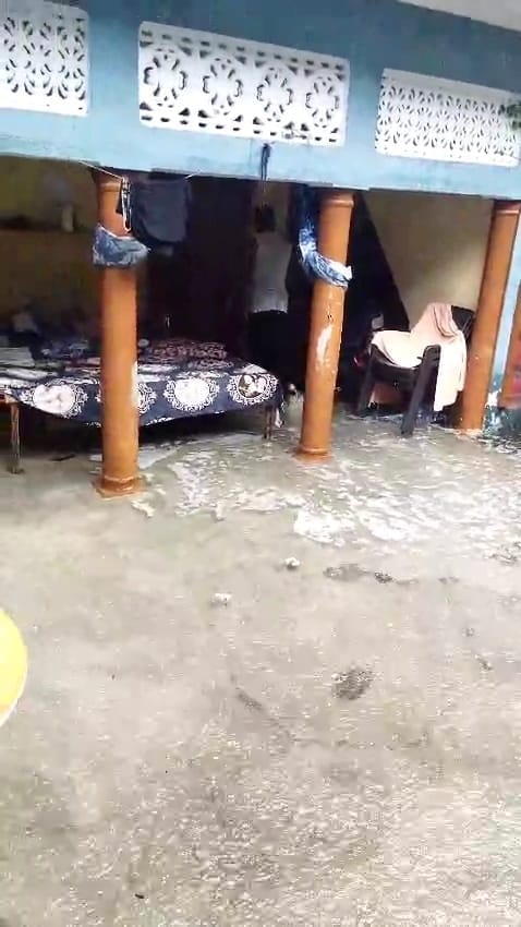 खकरा नदी में उफान के बाद जलमग्न हुआ न्यूरिया-रामपुर बौरख मार्ग का रपटा पुल, दूर तक पानी में डूब खकरा नदी में उफान के बाद जलमग्न हुआ न्यूरिया-रामपुर बौरख मार्ग का रपटा पुल, दूर तक पानी में डूब