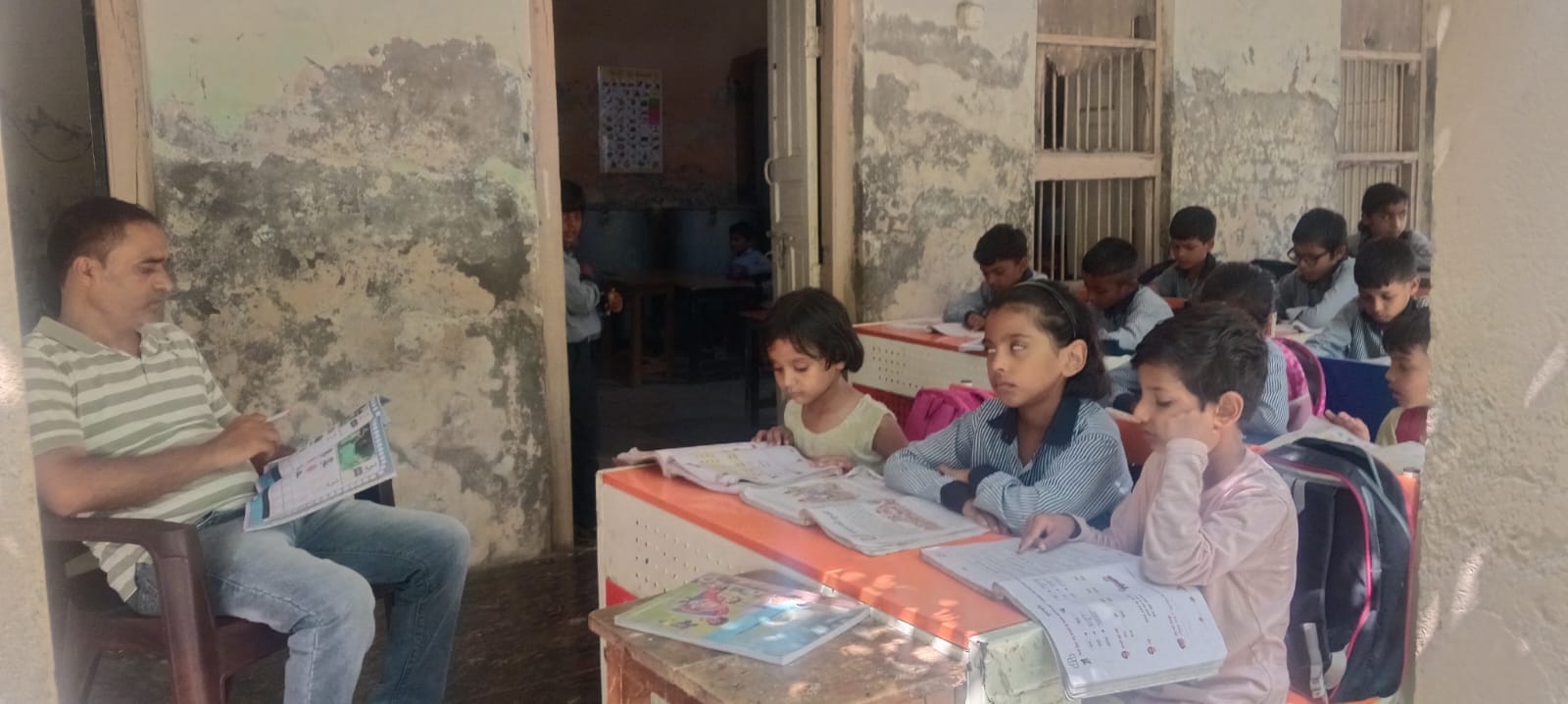 राजकीय वरिष्ठ माध्यमिक विद्यालय लोहारी का प्रवेश द्वार।