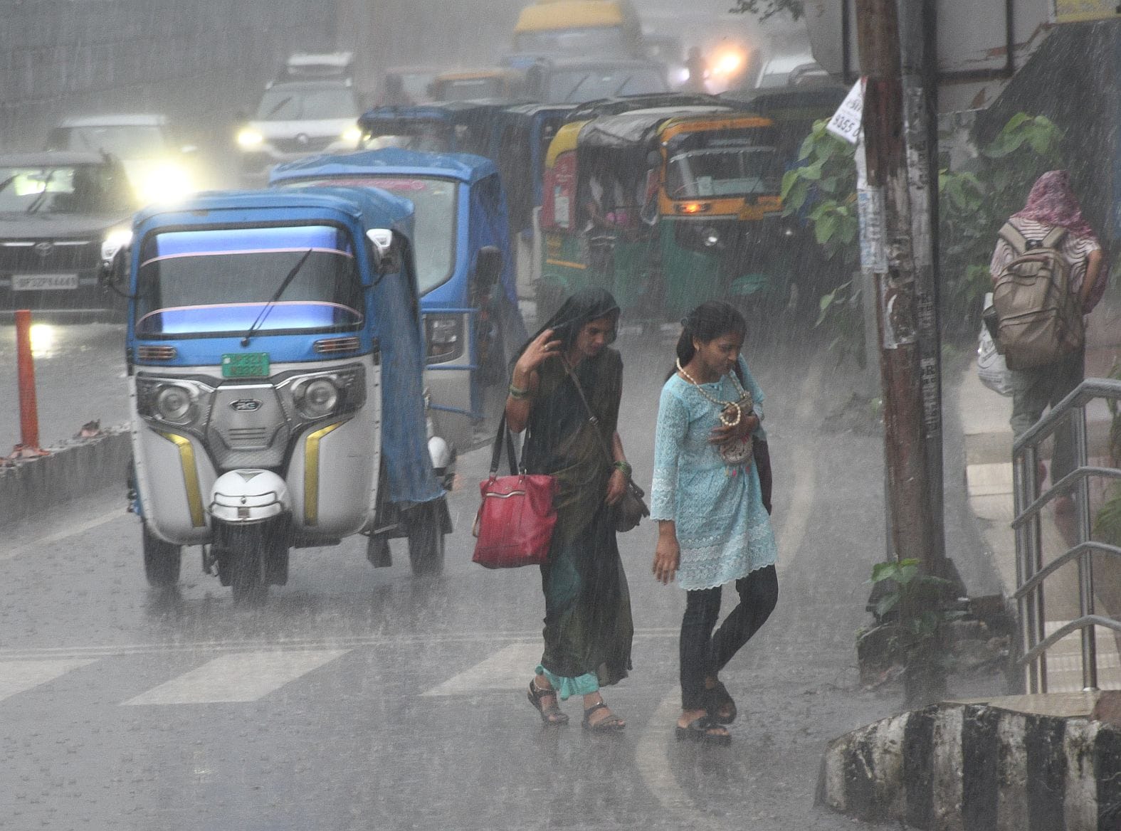 राजधानी में मंगलवार को झमाझम बारिश हुई। राजधानी में मंगलवार को झमाझम बारिश हुई।