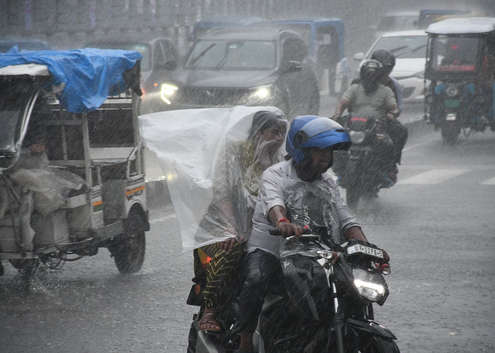 राजधानी में मंगलवार को झमाझम बारिश हुई। राजधानी में मंगलवार को झमाझम बारिश हुई।