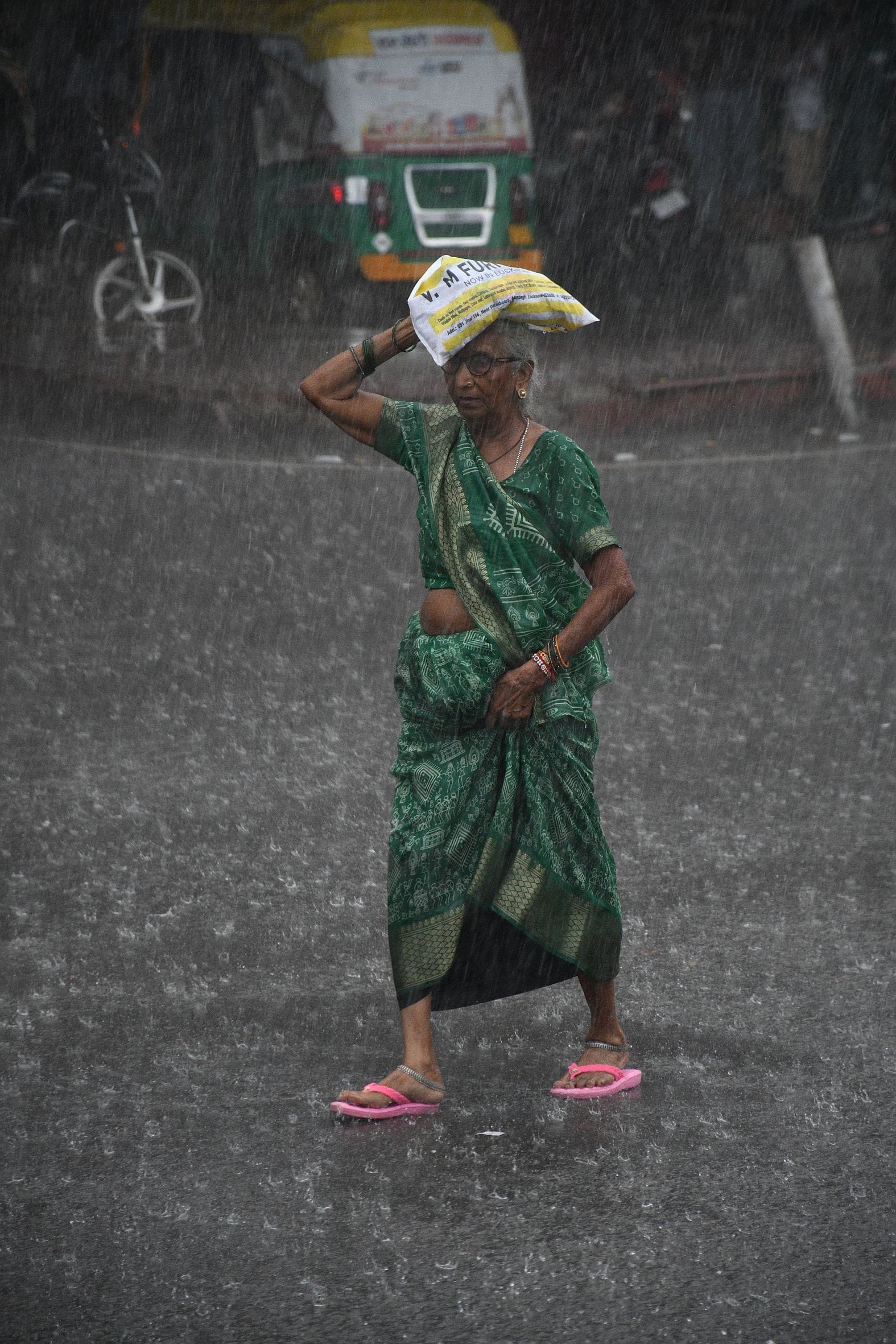 राजधानी में मंगलवार को झमाझम बारिश हुई। राजधानी में मंगलवार को झमाझम बारिश हुई।