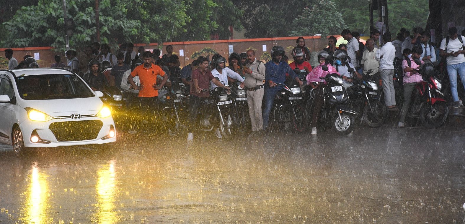 राजधानी में मंगलवार को झमाझम बारिश हुई। राजधानी में मंगलवार को झमाझम बारिश हुई।