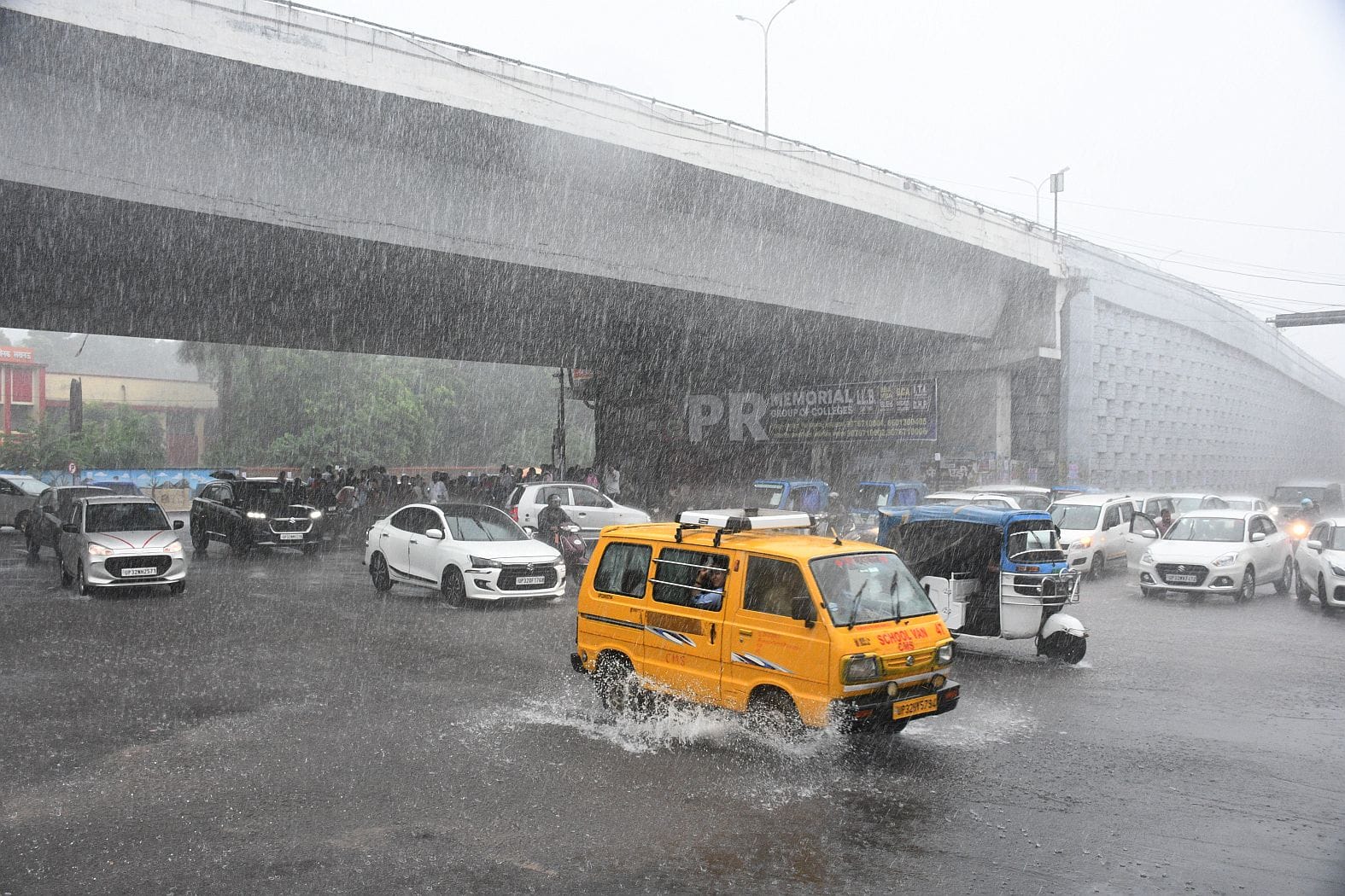 राजधानी में मंगलवार को झमाझम बारिश हुई। राजधानी में मंगलवार को झमाझम बारिश हुई।