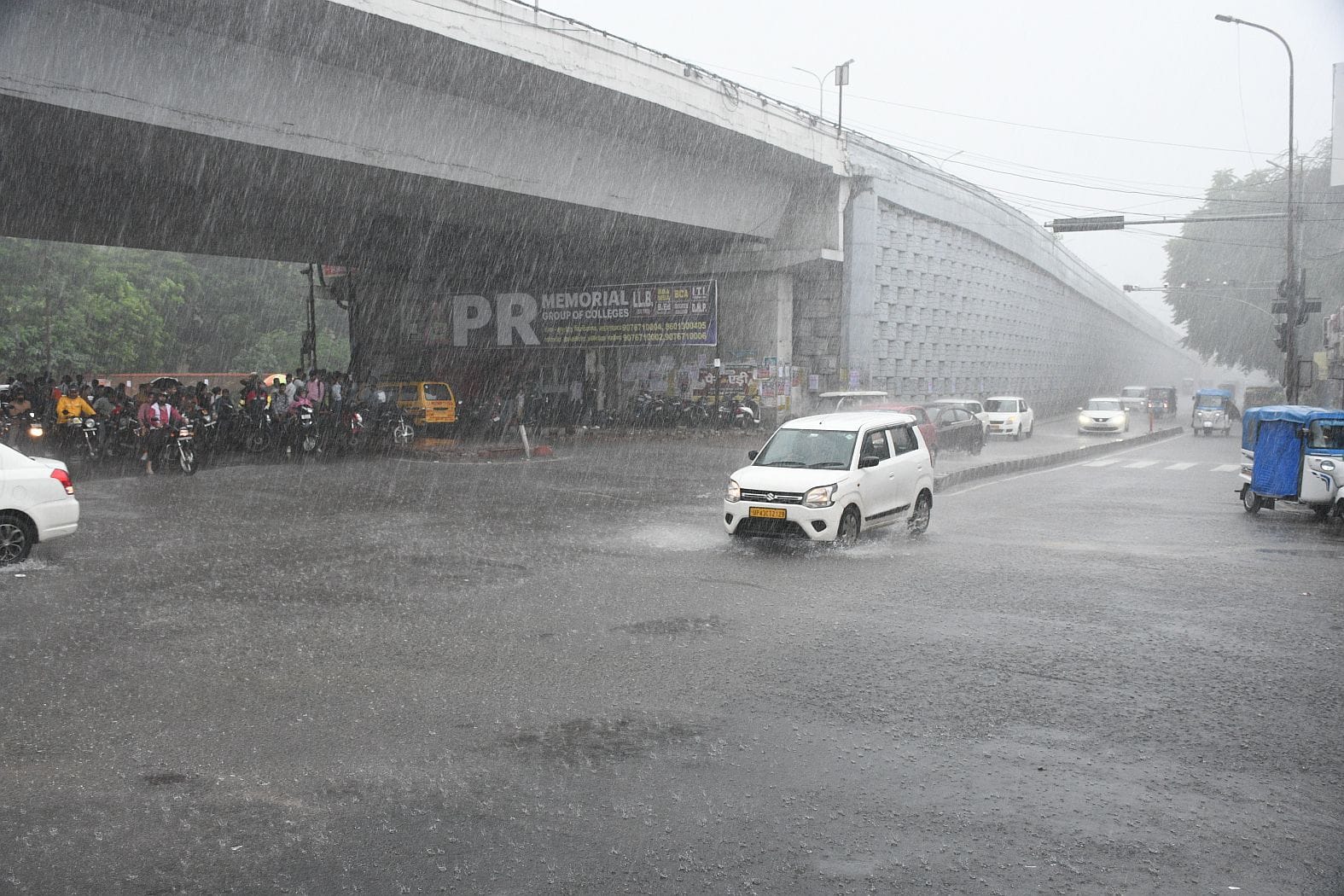 राजधानी में मंगलवार को झमाझम बारिश हुई। राजधानी में मंगलवार को झमाझम बारिश हुई।