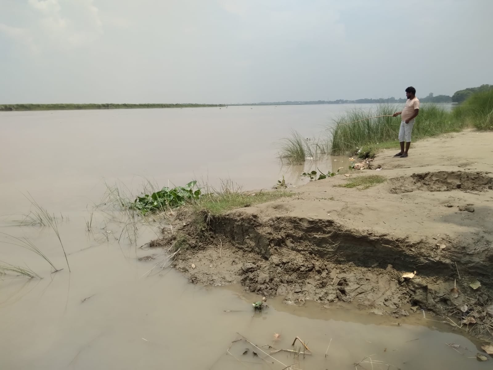 श्रवण क्षेत्र में तमसा नदी का जलस्तर बढ़ने से डूबीं सीढि़यां। श्रवण क्षेत्र में तमसा नदी का जलस्तर बढ़ने से डूबीं सीढि़यां।