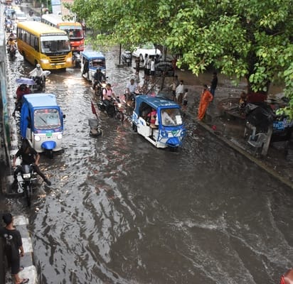 तेज बारिश से शहर में कई जगह हुआ जलभराव। तेज बारिश से शहर में कई जगह हुआ जलभराव।