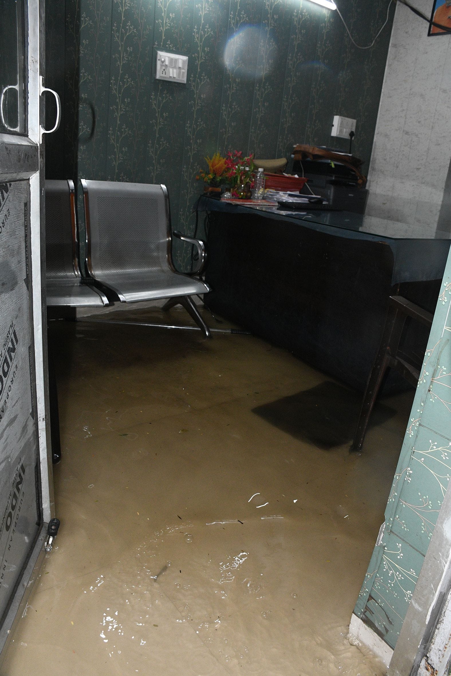 तेज बारिश से शहर में कई जगह हुआ जलभराव। तेज बारिश से शहर में कई जगह हुआ जलभराव।