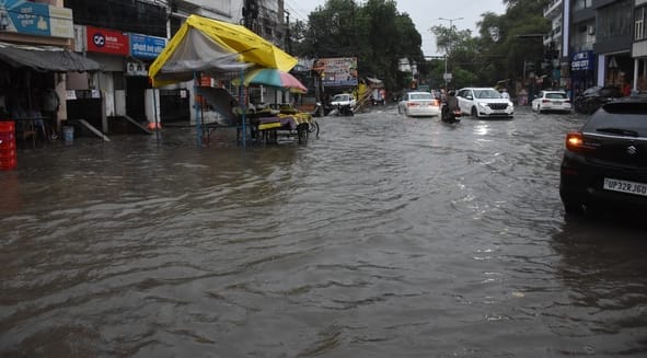 तेज बारिश से शहर में कई जगह हुआ जलभराव। तेज बारिश से शहर में कई जगह हुआ जलभराव।