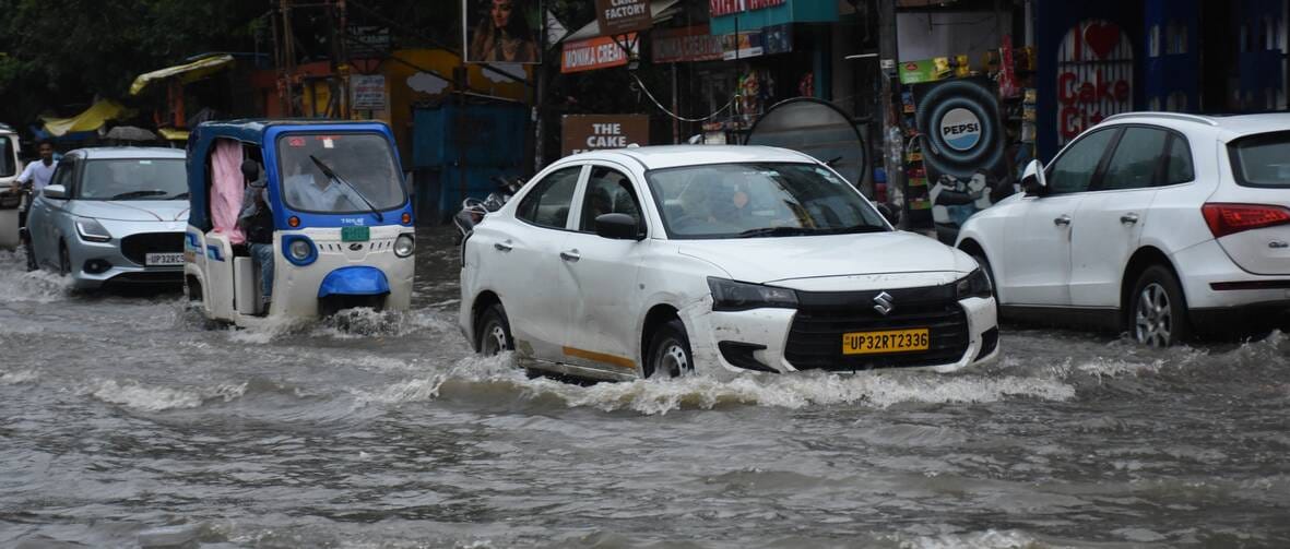 तेज बारिश से शहर में कई जगह हुआ जलभराव। तेज बारिश से शहर में कई जगह हुआ जलभराव।