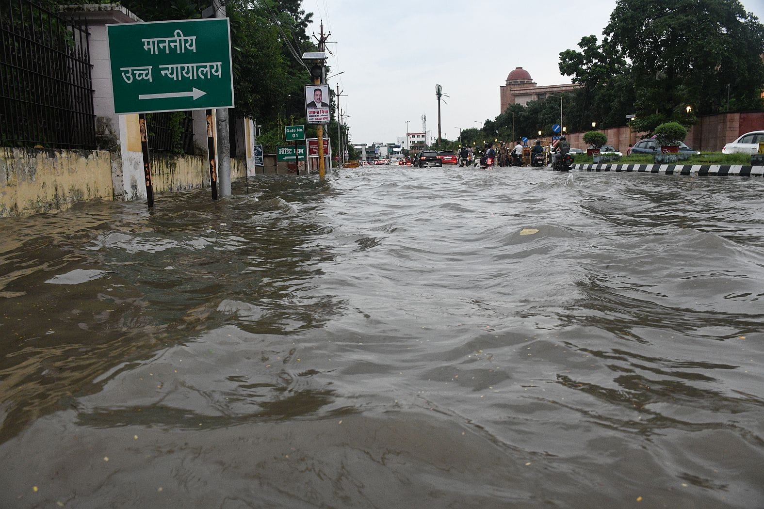 तेज बारिश से शहर में कई जगह हुआ जलभराव। तेज बारिश से शहर में कई जगह हुआ जलभराव।