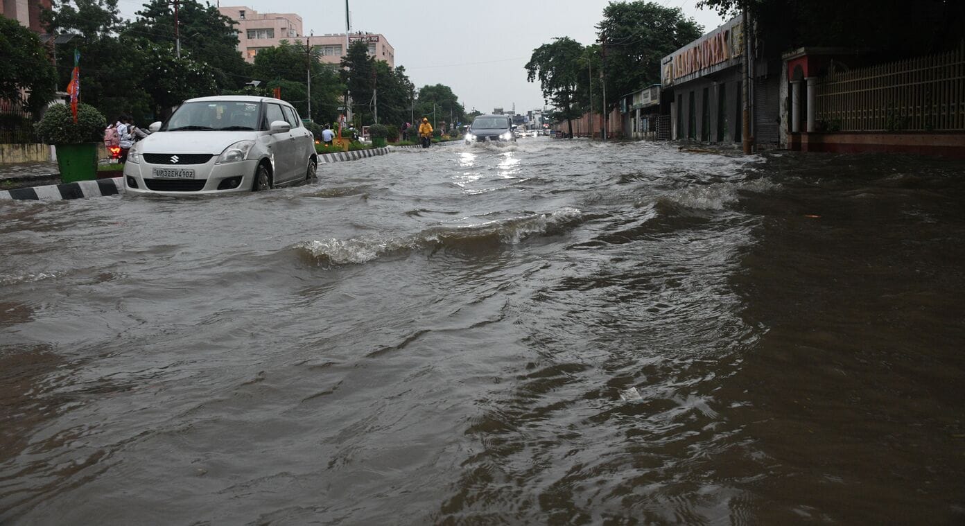 तेज बारिश से शहर में कई जगह हुआ जलभराव। तेज बारिश से शहर में कई जगह हुआ जलभराव।