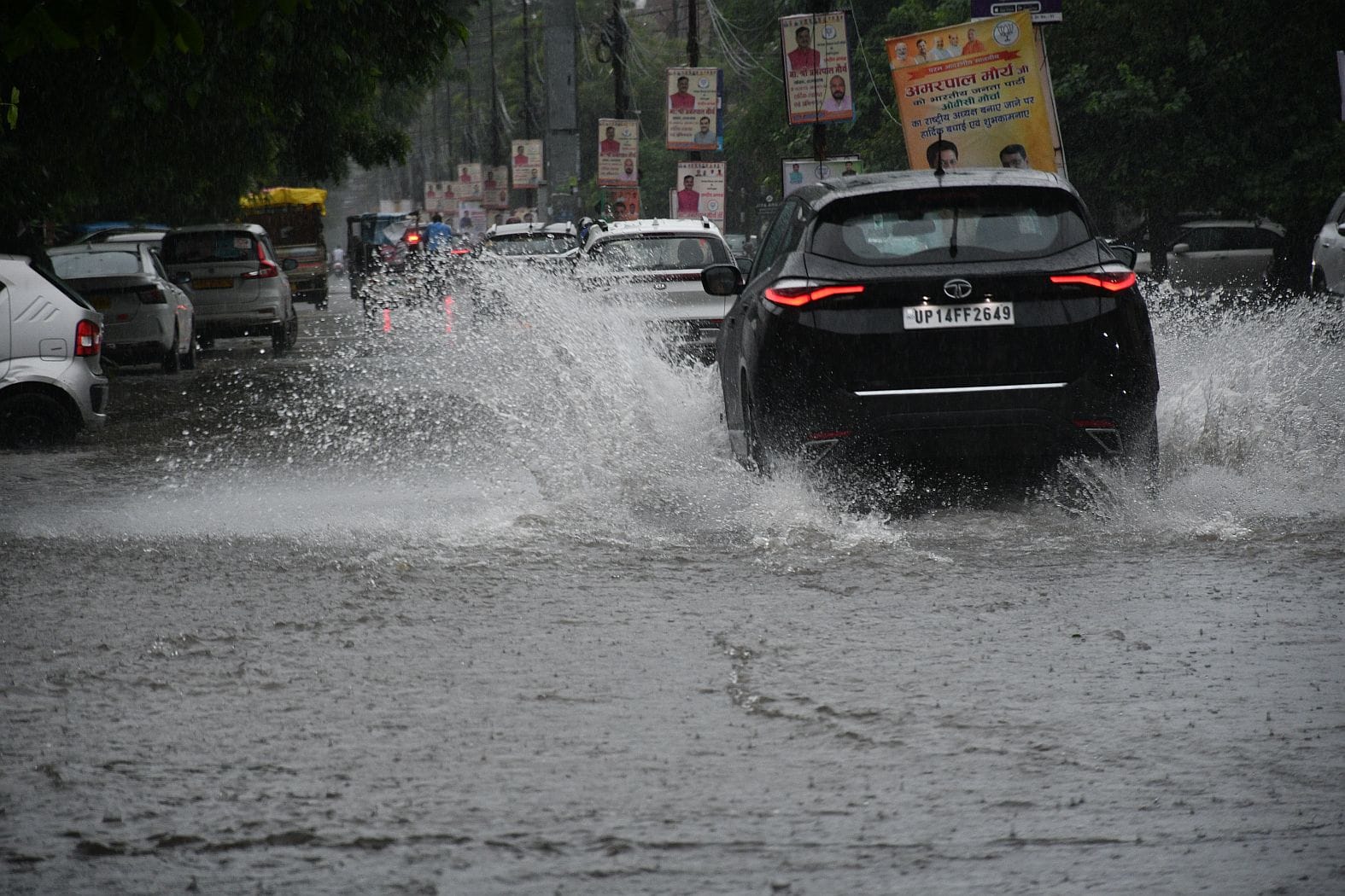 तेज बारिश से शहर में कई जगह हुआ जलभराव। तेज बारिश से शहर में कई जगह हुआ जलभराव।