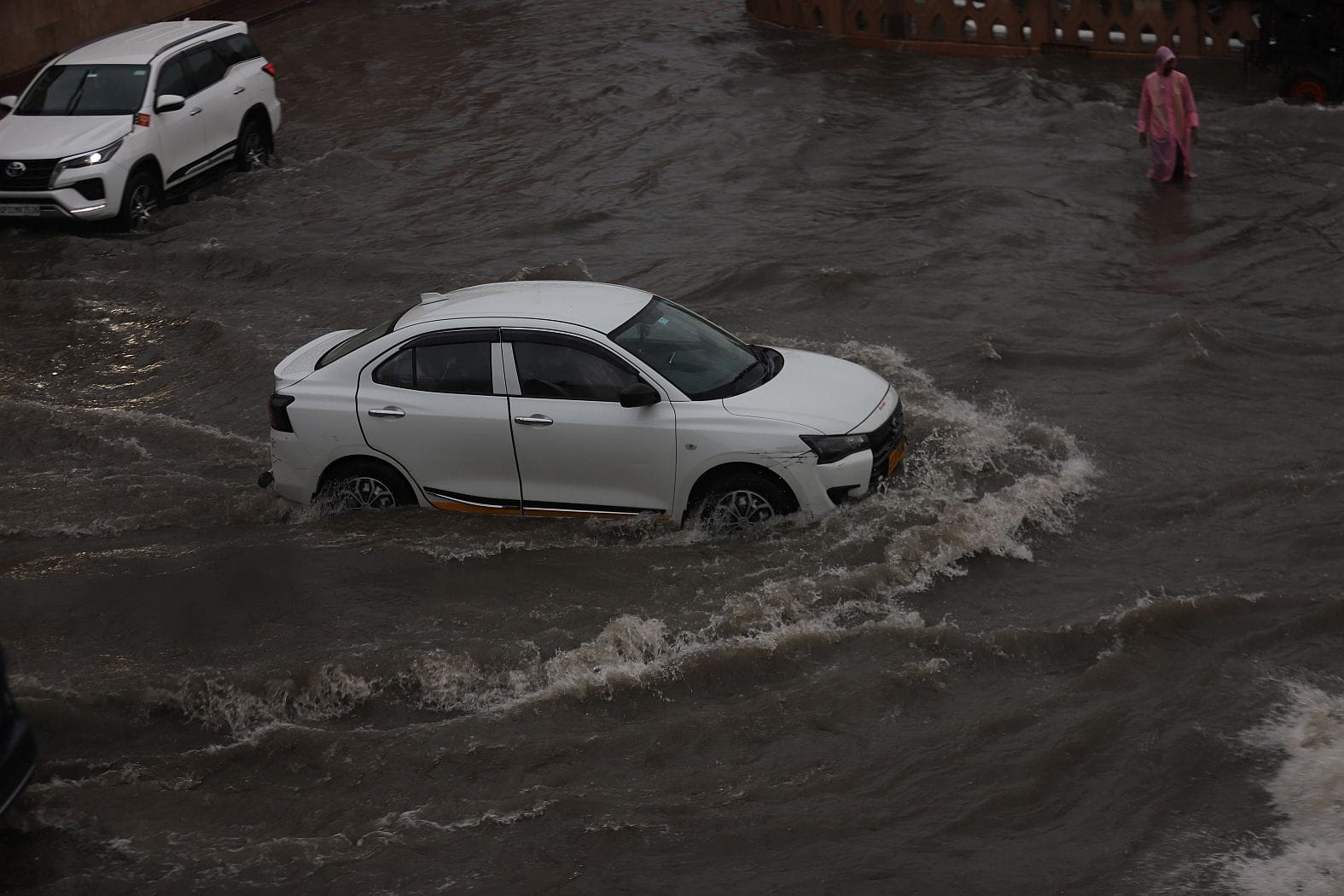 तेज बारिश से शहर में कई जगह हुआ जलभराव। तेज बारिश से शहर में कई जगह हुआ जलभराव।