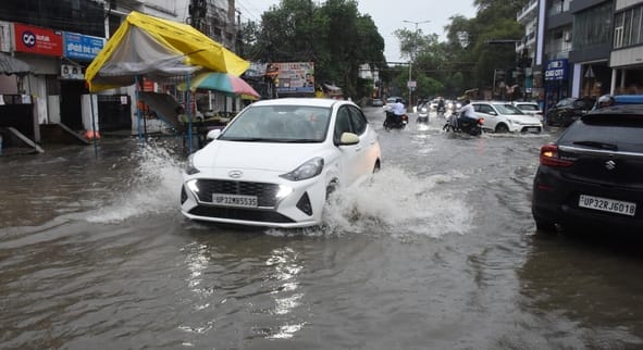 तेज बारिश से शहर में कई जगह हुआ जलभराव। तेज बारिश से शहर में कई जगह हुआ जलभराव।