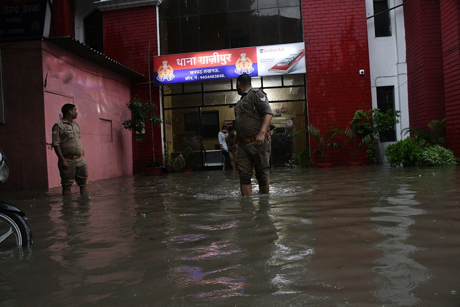 तेज बारिश से शहर में कई जगह हुआ जलभराव। तेज बारिश से शहर में कई जगह हुआ जलभराव।