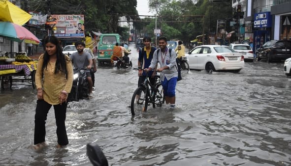 तेज बारिश से शहर में कई जगह हुआ जलभराव। तेज बारिश से शहर में कई जगह हुआ जलभराव।