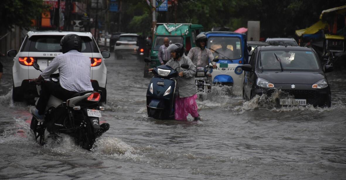 तेज बारिश से शहर में कई जगह हुआ जलभराव। तेज बारिश से शहर में कई जगह हुआ जलभराव।